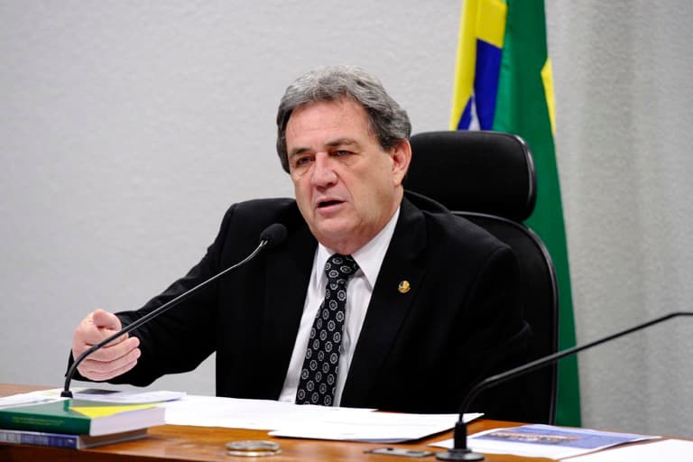 Comissão do Senado em reunião sobre pauta relacionada ao FGTS