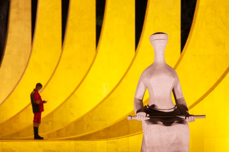Estátua da justiça em frente ao Supremo Tribunal Federal